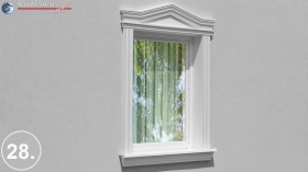 28-klassisches-stuckfenster-mit-dem-dreieckigen-fenstergiebel-frankfurt-108-117-der-fassadenleiste-georgetown-112-und-dem-fensterbankpri