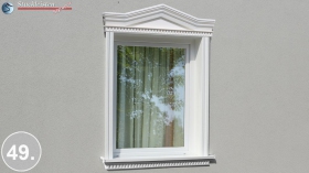 49-eleganter-fensterstuck-mit-fenstergiebel-in-dreieckform