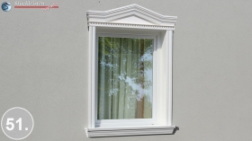 51-auffalender-fensterstuck-mit-fenstergiebel-und-aussenstuck-zierleisten