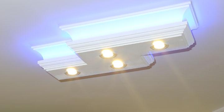 Design Stucklampe aus Zierleisten mit LED Spotlampen Bayern 10