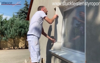 Hochwertige Tür- und Fensterumrahmung mit Stuckprofilen und Laibungsplatten