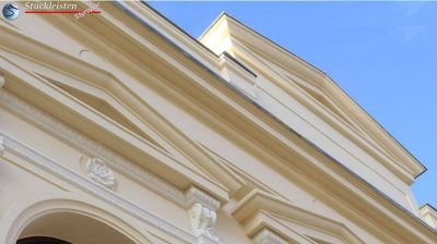 Maßgefertigte Tympana für Giebel- und Fensterstuck