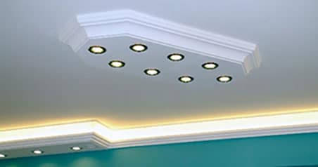 Abgehängte Decke mit LED-Spots