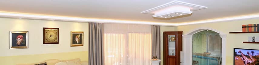 LEDs und Styropor-Stuck für das moderne Wohnambiente