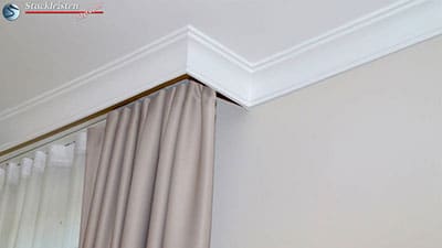 Angeklebte Eckelemente und Vorhangleiste Bayern 10