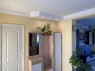 L-Profil Düren 21 mit LED-Spots für Lichtakzente und Wandbeleuchtung