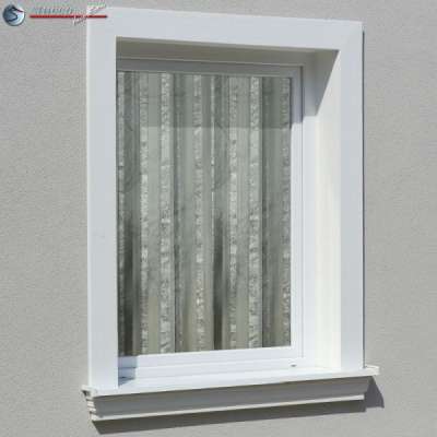 Schlichte Fensterumrahmung mit Fassadenprofil Hannover 123