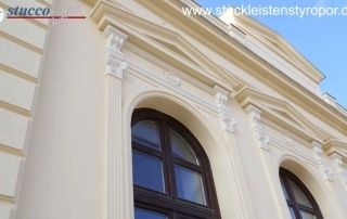 Stoßfeste Fassadenstuckprofile präzise zugeschnitten